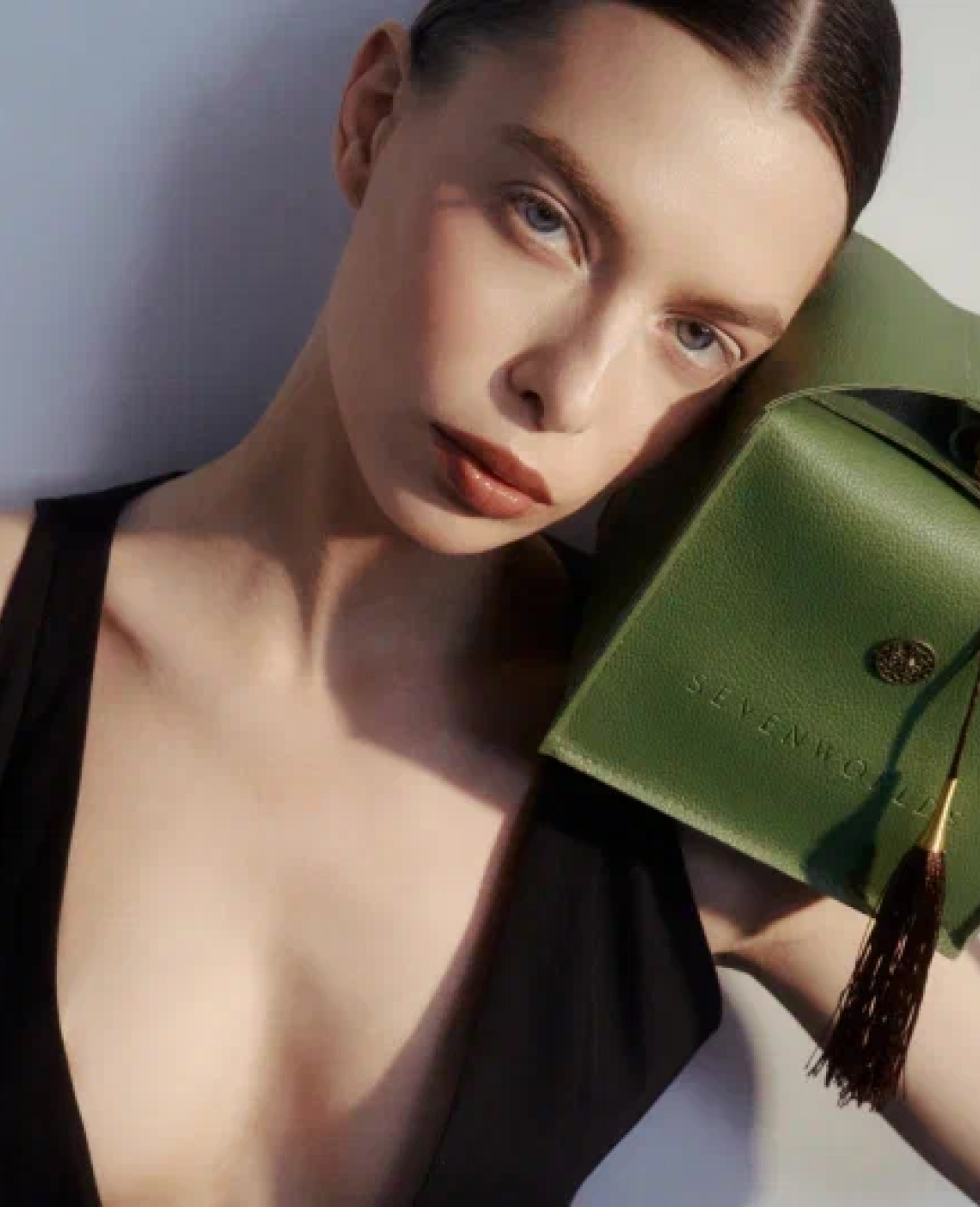 woman-with-green-bag